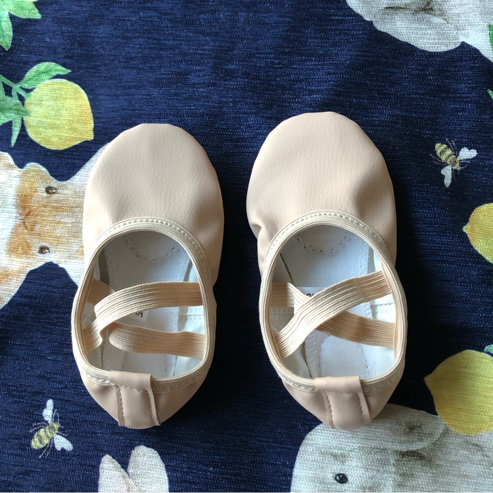 Dynadans Soft Leather Ballet Shoes / Ballet Slippers Toddler Size 8M.Nude Color